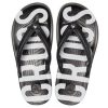 Σαγιονάρες με στάμπα Crocs Crocband Μαύρο Λευκό 205943-066