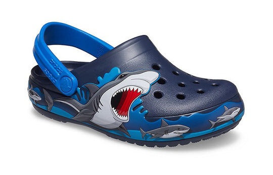 Crocs (PS) Αστεία μοτίβο καρχαρία Αθλητικά ίσια τακούνια εξωτερικού χώρου, βαθύ μπλε πέδιλα 207070-410 Crocs (PS) Αστεία μοτίβο καρχαρία Αθλητικά ίσια τακούνια εξωτερικού χώρου, βαθύ μπλε πέδιλα 207070-410