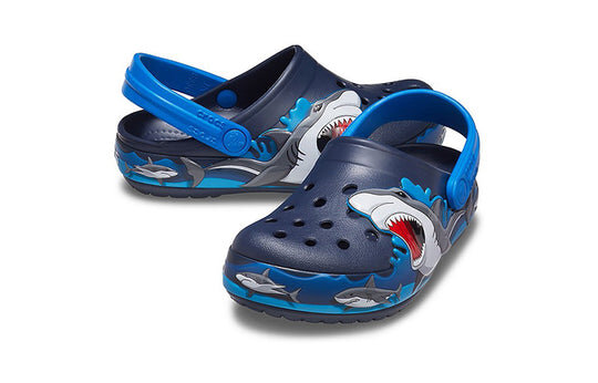 Crocs (PS) Αστεία μοτίβο καρχαρία Αθλητικά ίσια τακούνια εξωτερικού χώρου, βαθύ μπλε πέδιλα 207070-410 Crocs (PS) Αστεία μοτίβο καρχαρία Αθλητικά ίσια τακούνια εξωτερικού χώρου, βαθύ μπλε πέδιλα 207070-410