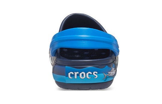 Crocs (PS) Αστεία μοτίβο καρχαρία Αθλητικά ίσια τακούνια εξωτερικού χώρου, βαθύ μπλε πέδιλα 207070-410 Crocs (PS) Αστεία μοτίβο καρχαρία Αθλητικά ίσια τακούνια εξωτερικού χώρου, βαθύ μπλε πέδιλα 207070-410