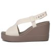 Crocs (WMNS) Brooklyn ελαφριά τσιμεντένια γκρι σανδάλια “Γκρι” 206222-16T
