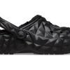 Crocs (WMNS) Classic Geometric Shoes με τσόκαρα “Μαύρα” 210069-001