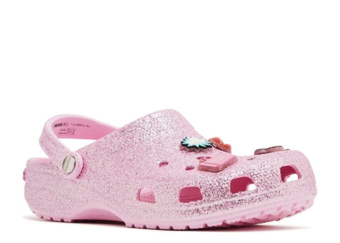 Mean Girls x Classic Clog “Τις Τετάρτες φοράμε ροζ”