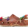 SZA x Wmns Classic Clog “Woodgrain” SZA x Wmns Classic Clog “Woodgrain”